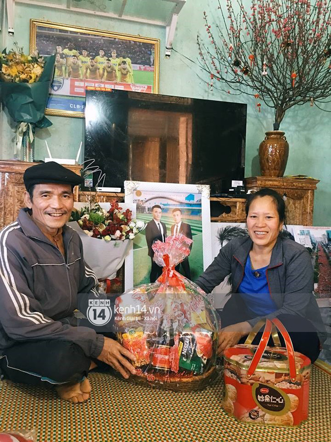 Anh em Tiến Dũng U23 về nhà ăn Tết, mua tivi mới cho gia đình vì muốn chúng con đá ở đâu, bố mẹ cũng có thể nhìn thấy Anh em Tiến Dũng U23 về nhà ăn Tết, mua tivi mới cho gia đình vì muốn chúng con đá ở đâu, bố mẹ cũng có thể nhìn thấy